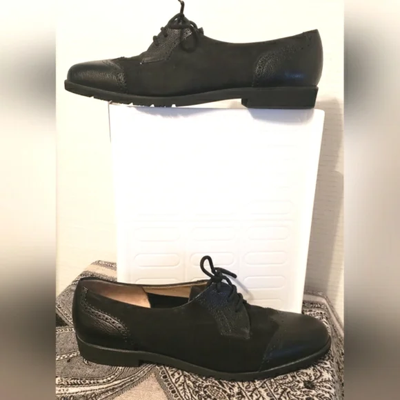 Salvatore Ferragamo Black Women's Lace-up Brogue Oxfords Size 8.5B - Picture 11 of 15